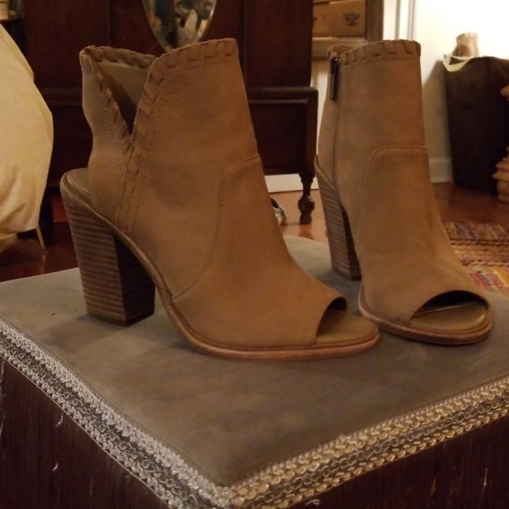 Vince Camuto Heels (7M/37)